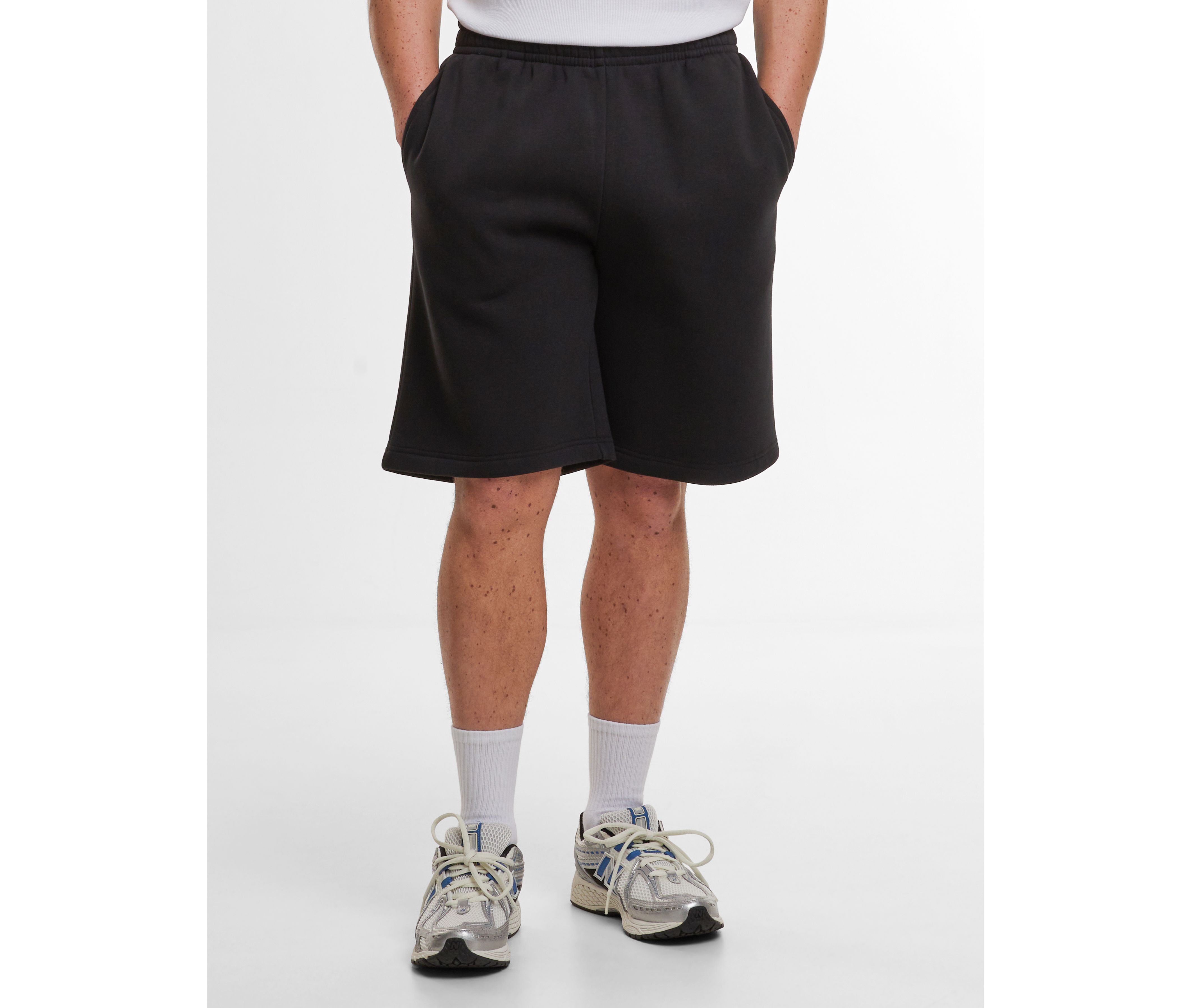 FLUFFY SWEATSHORTS